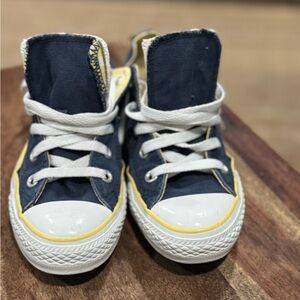 Vintage Converse Sneakers with Classic Design 90’s double tongue. Limited.